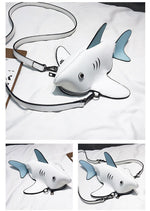 Lade das Bild in den Galerie-Viewer, Grumpy Shark Crossbody Tasche
